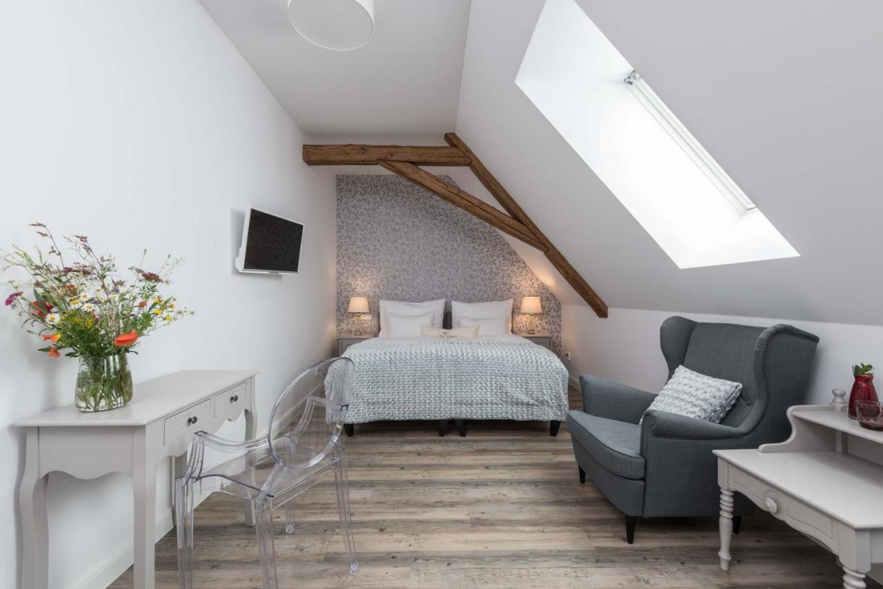 Na Kmine Hotell Obristvi Exteriör bild