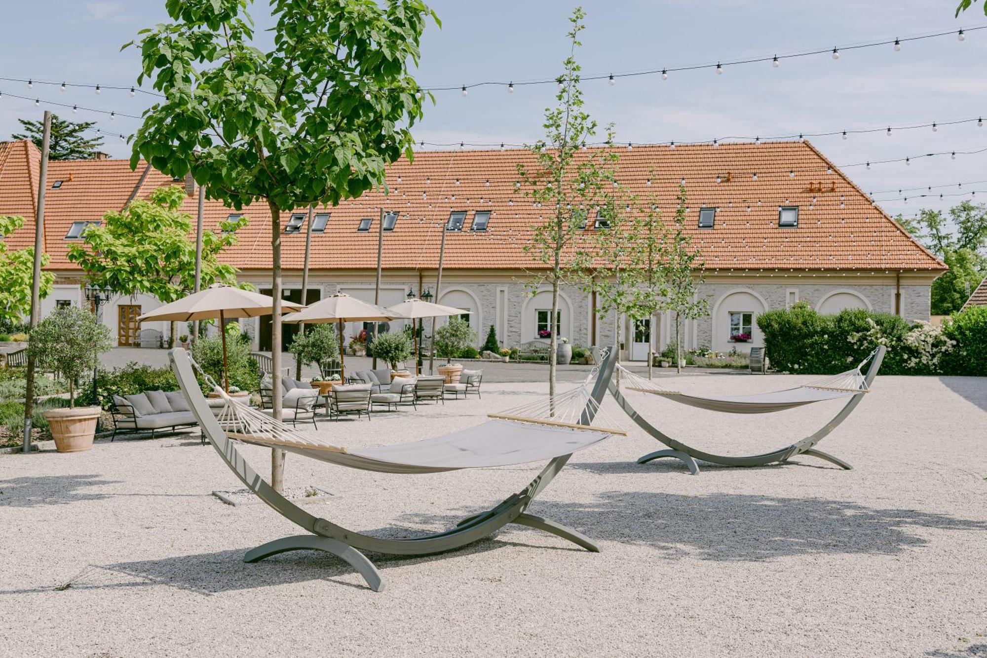 Na Kmine Hotell Obristvi Exteriör bild