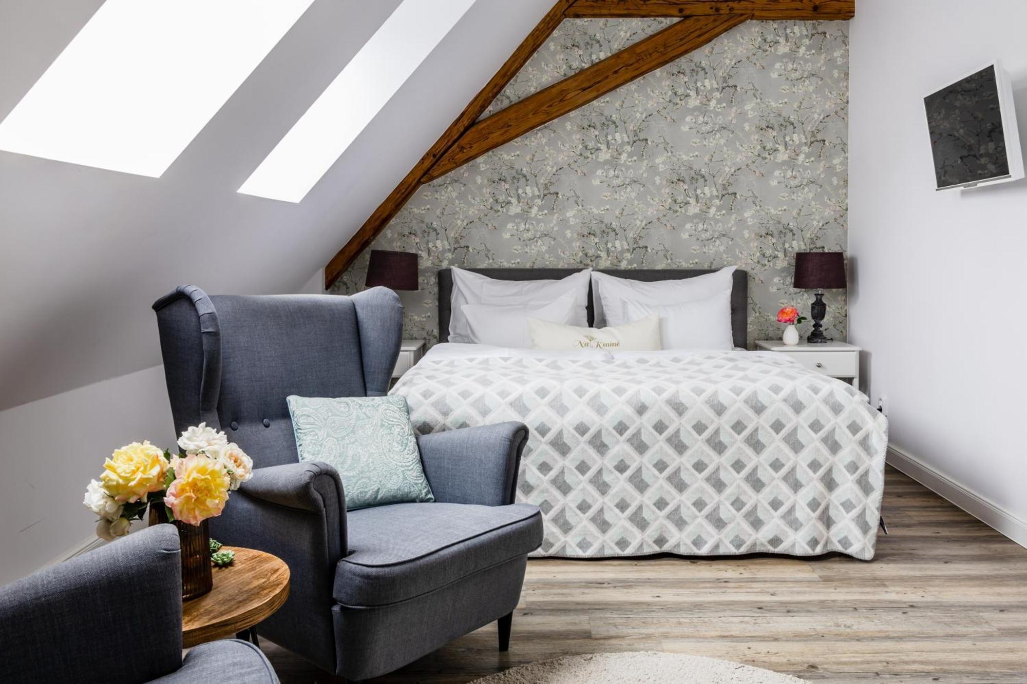 Na Kmine Hotell Obristvi Exteriör bild