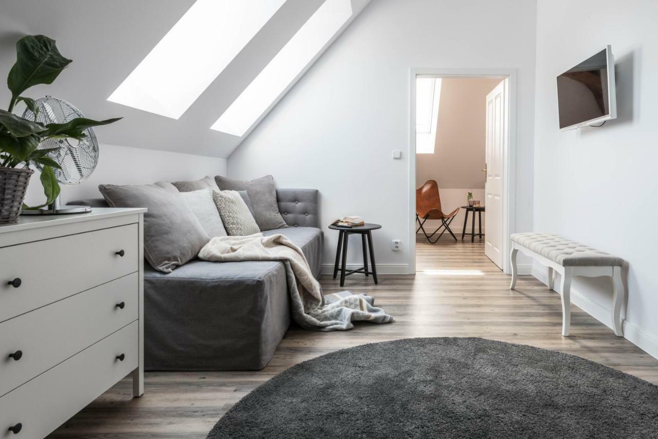 Na Kmine Hotell Obristvi Exteriör bild
